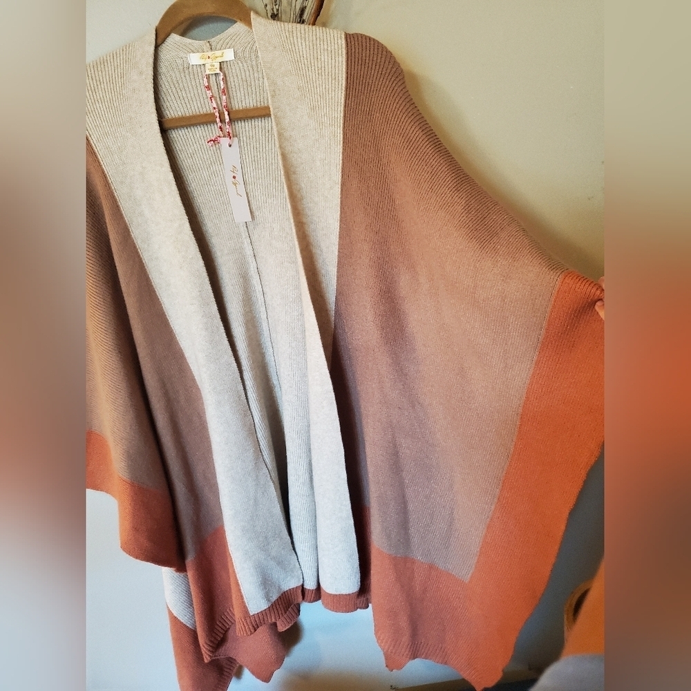 Cozy Color Block Wrap - Picture 8 of 9